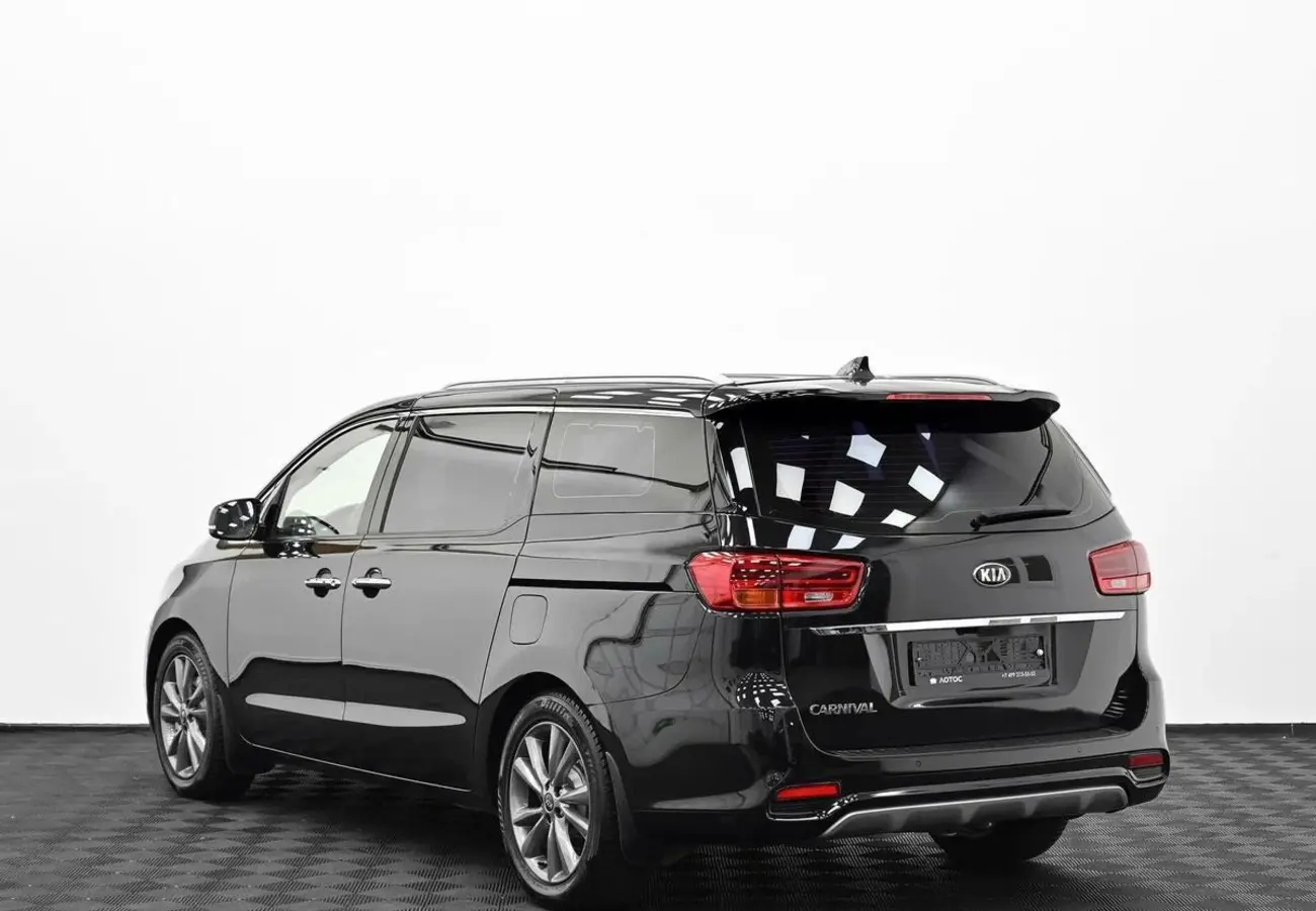 Kia Carnival