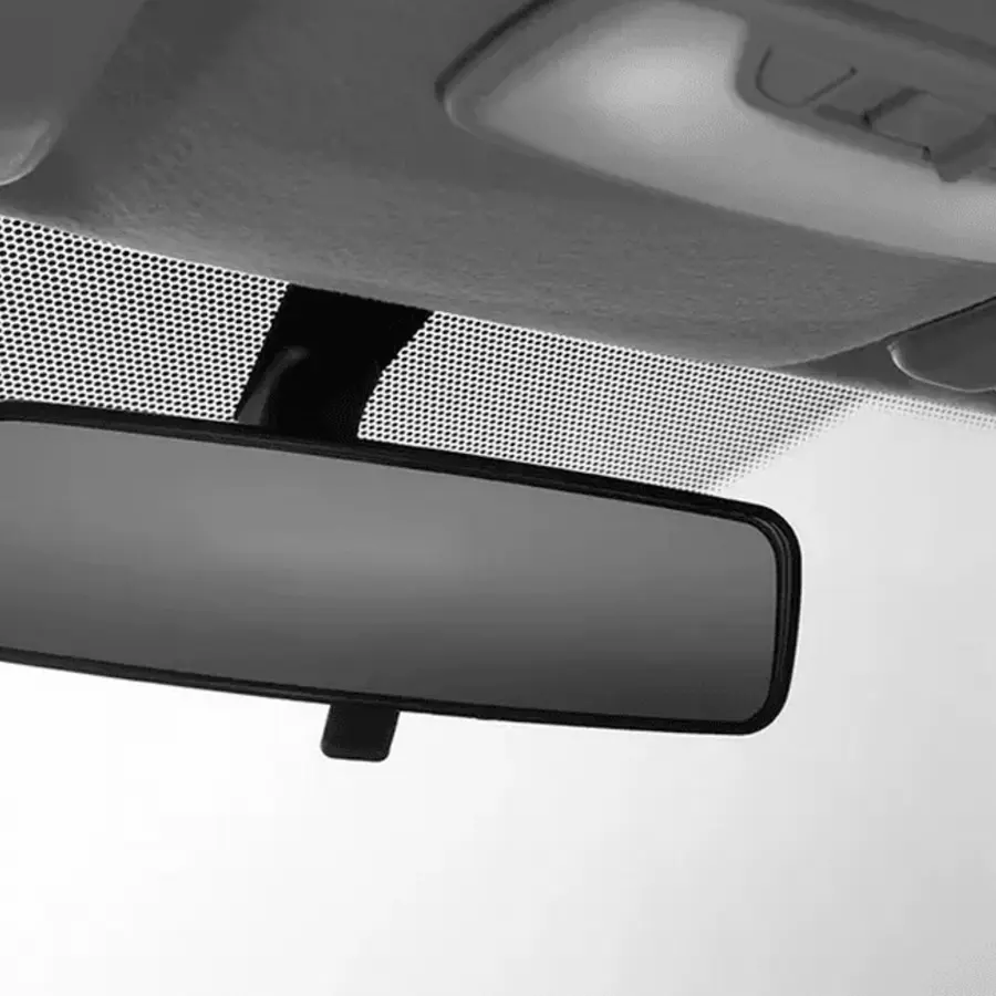 24347960_700