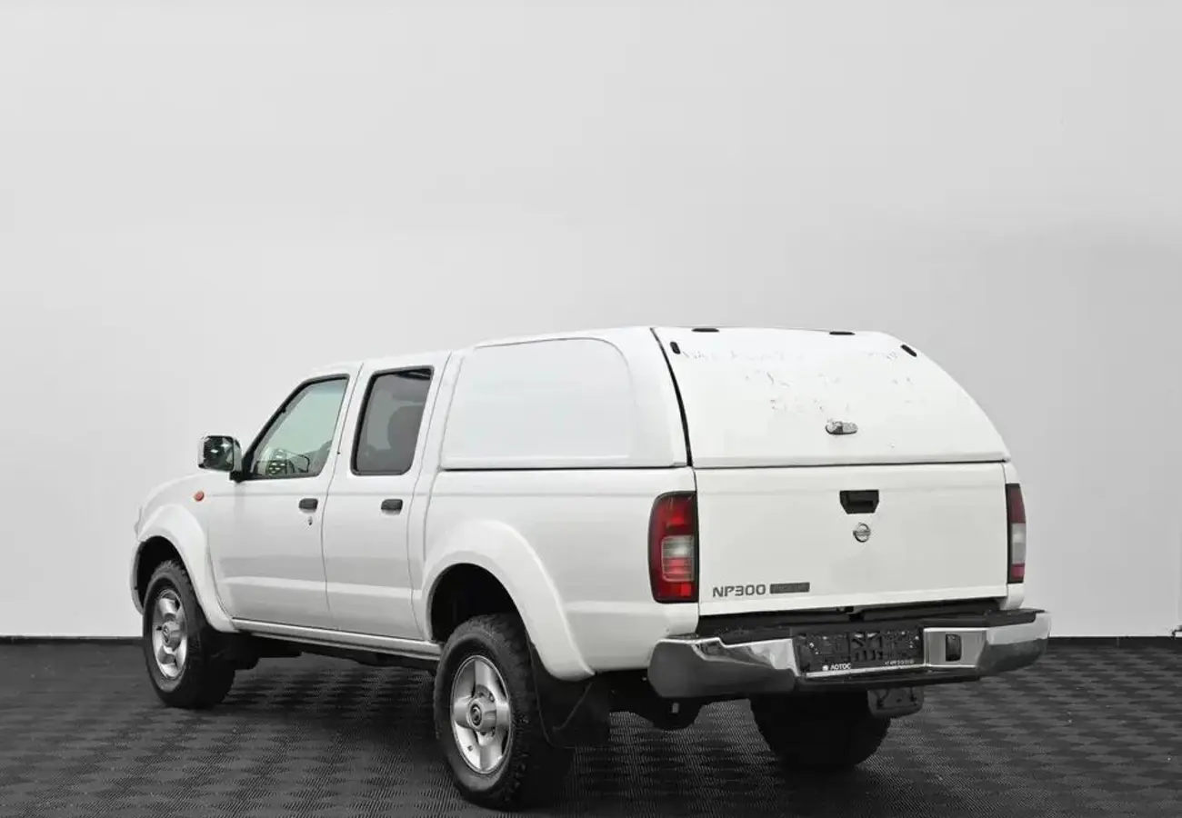 Nissan NP300